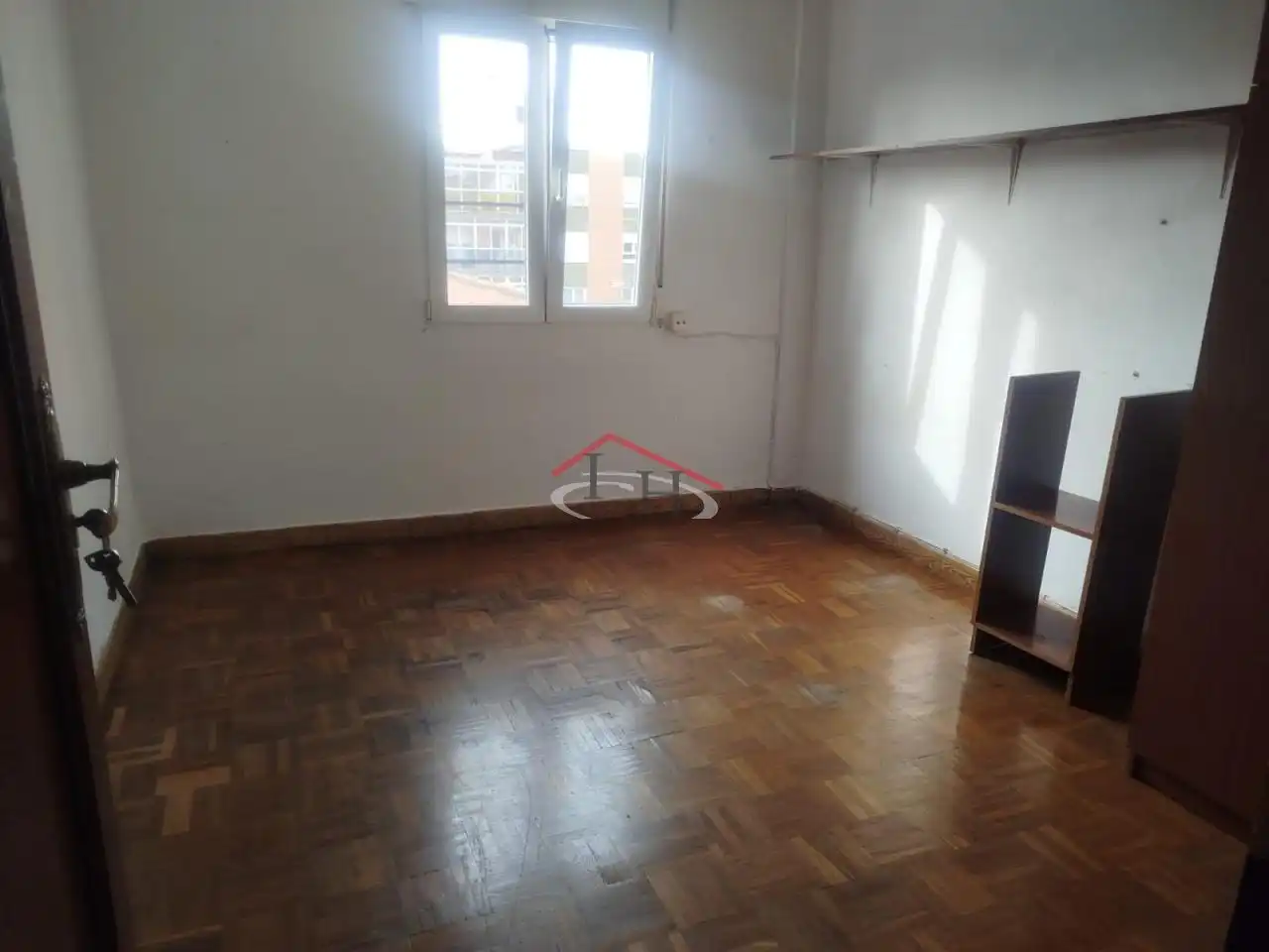 Habitación de Piso en venta en León Capital  con Calefacción, Terraza y Trastero