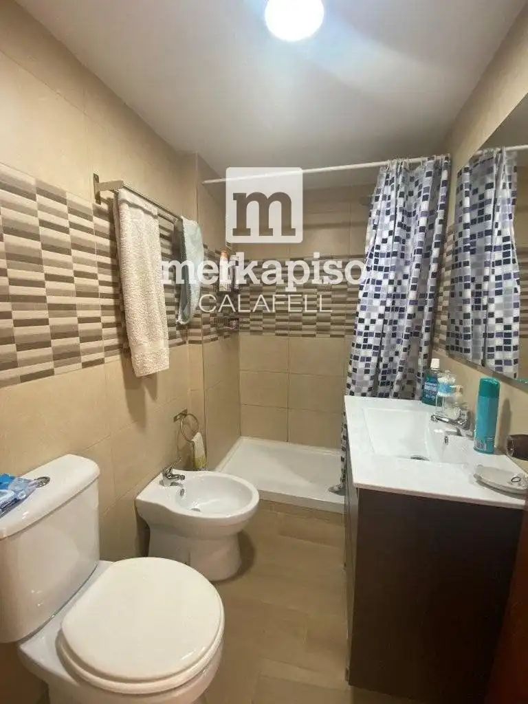 Baño de Piso en venta en Calafell con Calefacción, Terraza y Trastero