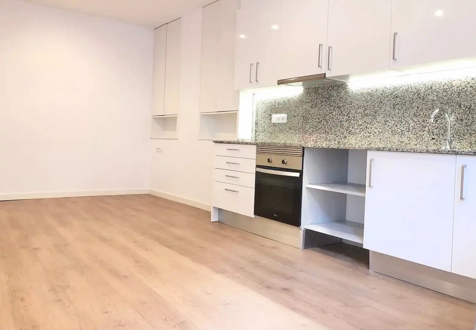 Cocina de Estudio en venta en Barcelona con Aire acondicionado, Calefacción y Parquet