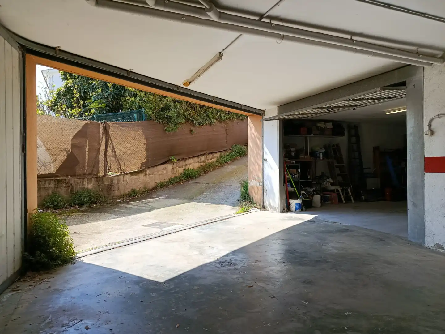 Aparcament de Casa adosada en venda en Sant Julià de Ramis amb Calefacció, Jardí privat i Terrassa