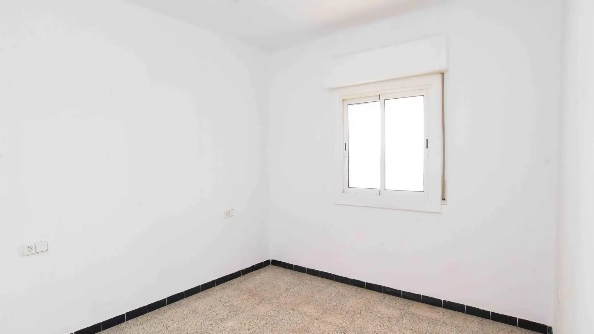 Bedroom of Flat for sale in Figueres