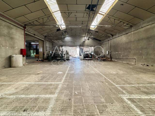 Nave industrial en Alquiler en Calle Hierro en Virgen del Rosario