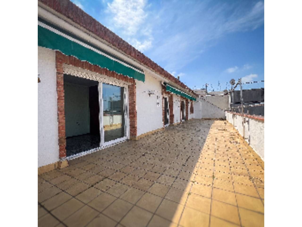 Vista exterior de Àtic en venda en Granollers amb Calefacció i Terrassa
