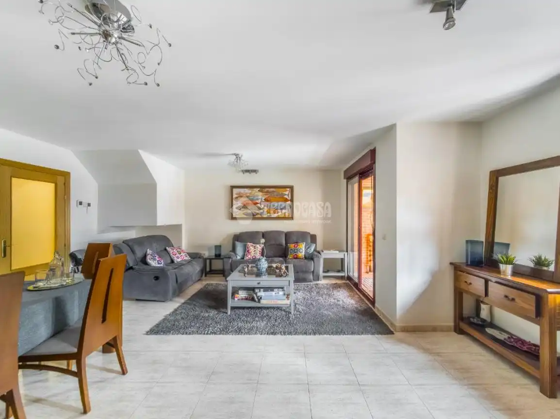 Sala d'estar de Casa adosada en venda en Rivas-Vaciamadrid amb Aire condicionat, Calefacció i Jardí privat