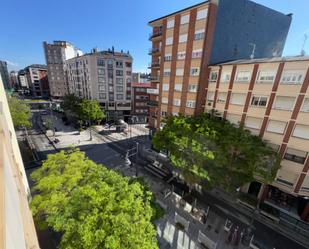 Vista exterior de Pis en venda en Ponferrada amb Calefacció, Terrassa i Traster