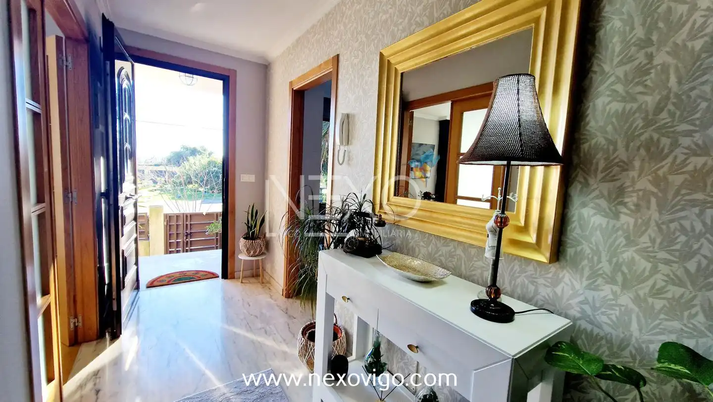 Casa adosada en venta en Cangas  con Calefacción, Trastero y Amueblado
