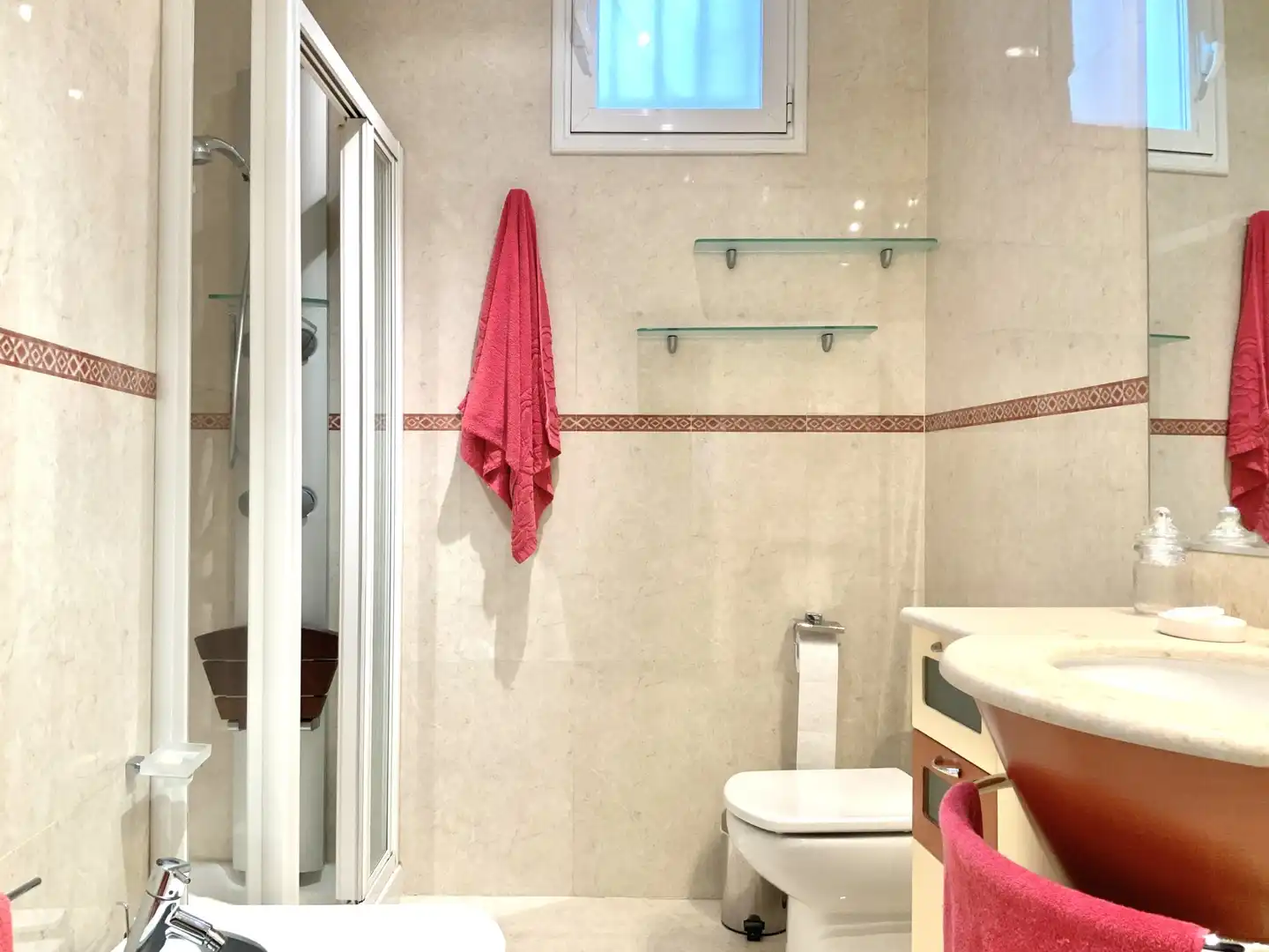 Bathroom of Flat for rent in Madrid  with Air Conditioner, Heating and Furnished