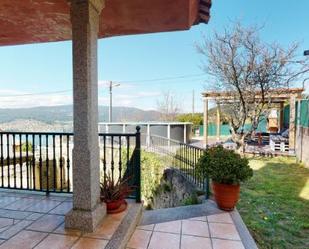 Terrassa de Casa o xalet en venda en Redondela amb Calefacció, Jardí privat i Parquet