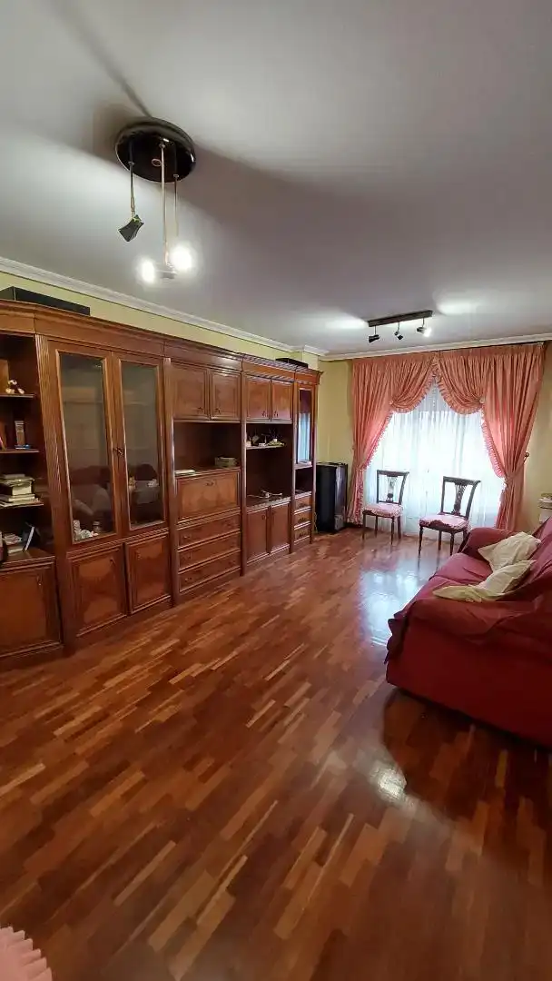 Sala d'estar de Pis en venda en Miranda de Ebro amb Parquet, Traster i Moblat