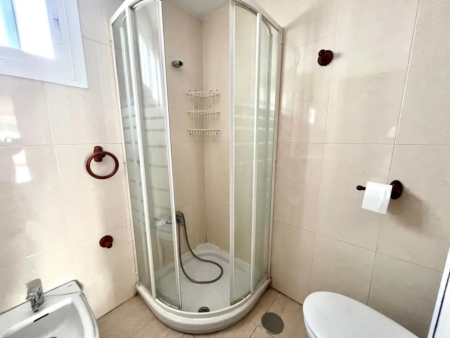 Bany de Apartament de lloguer en Mijas amb Jardí privat