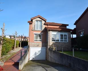 Vista exterior de Casa o xalet en venda en Miño amb Calefacció, Jardí privat i Parquet