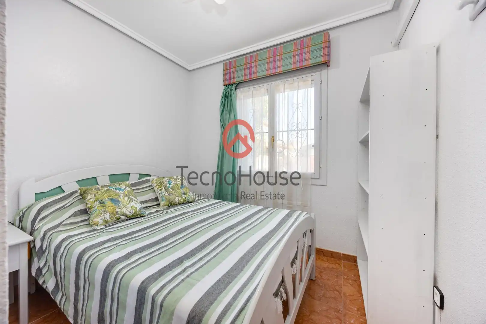 Habitación de Casa adosada en venta en Orihuela con Aire acondicionado, Jardín privado y Amueblado