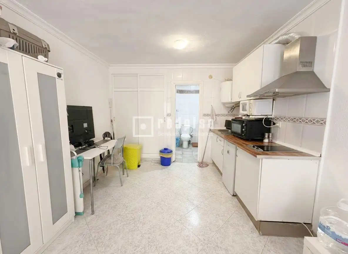 Küche von Wohnung zum Verkauf in Rincón de la Victoria mit Privatgarten und Schwimmbad