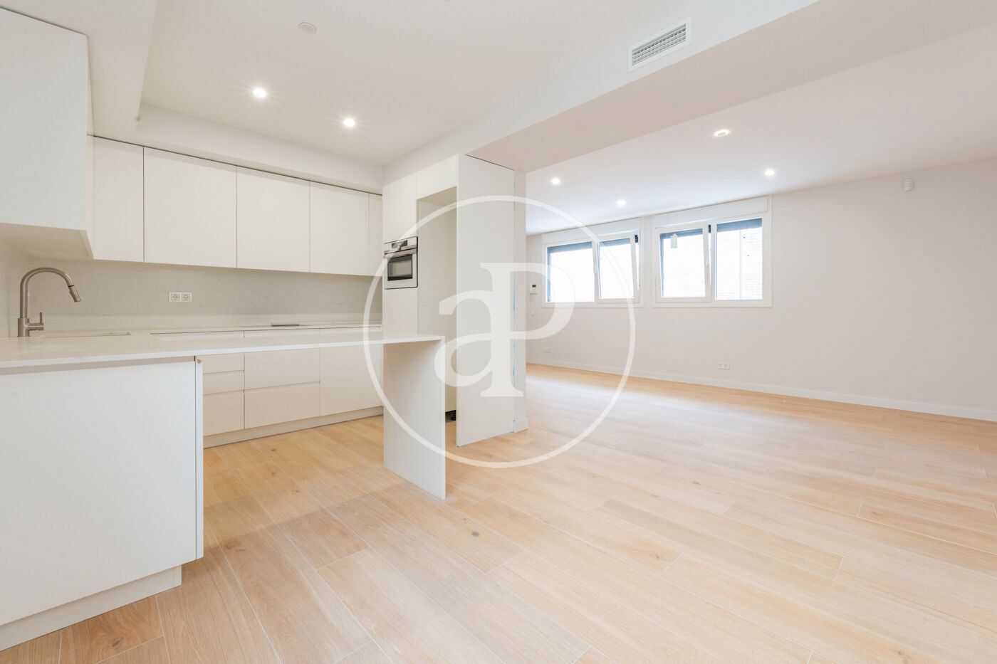 Flat for sale in  Madrid Capital  with Air Conditioner and Heating