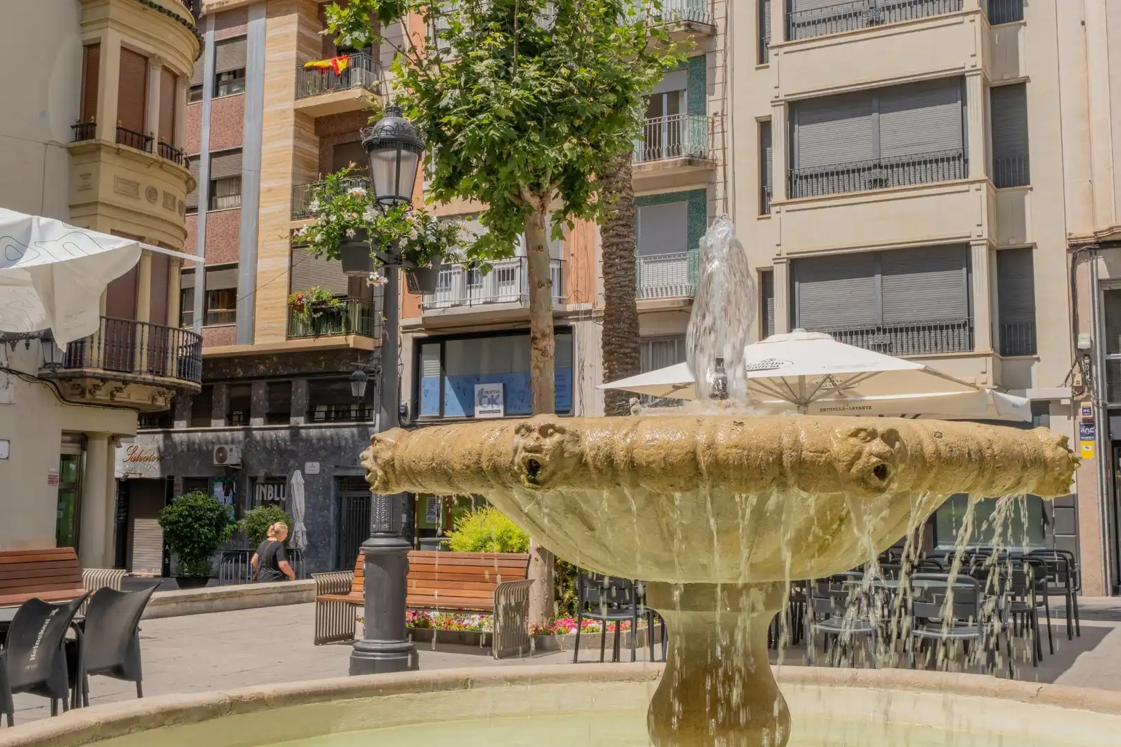 Vista exterior de Piso en venta en Elche / Elx con Aire acondicionado, Amueblado y Balcón