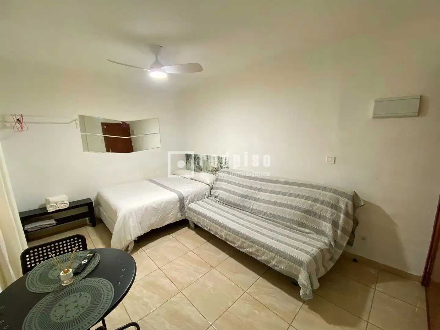 Habitación de Estudio de alquiler en Málaga con Calefacción, Terraza y Amueblado