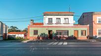 Vista exterior de Casa o xalet en venda en Avilés amb Jardí privat, Traster i Alarma