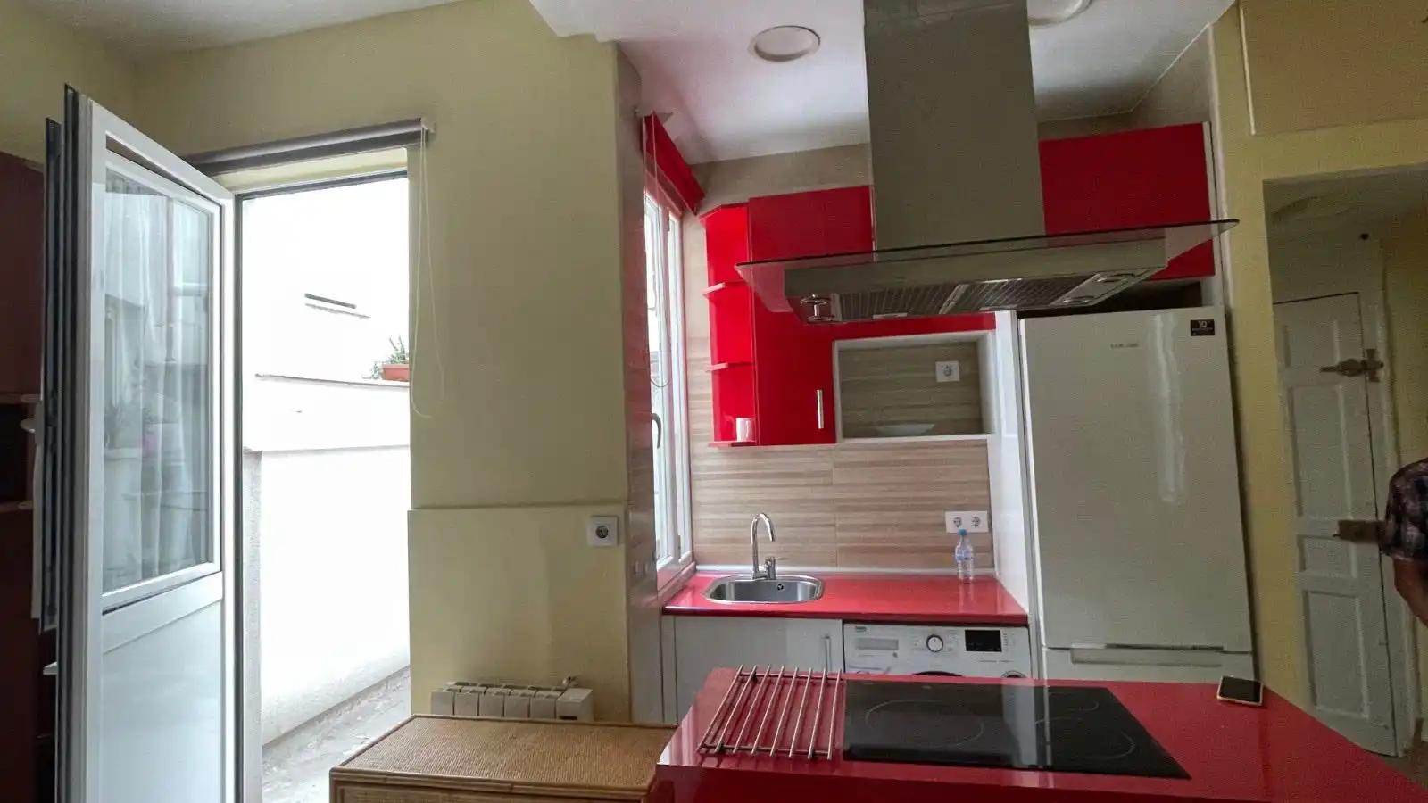 Study for rent in Avenida de Menéndez Pelayo, Pacífico