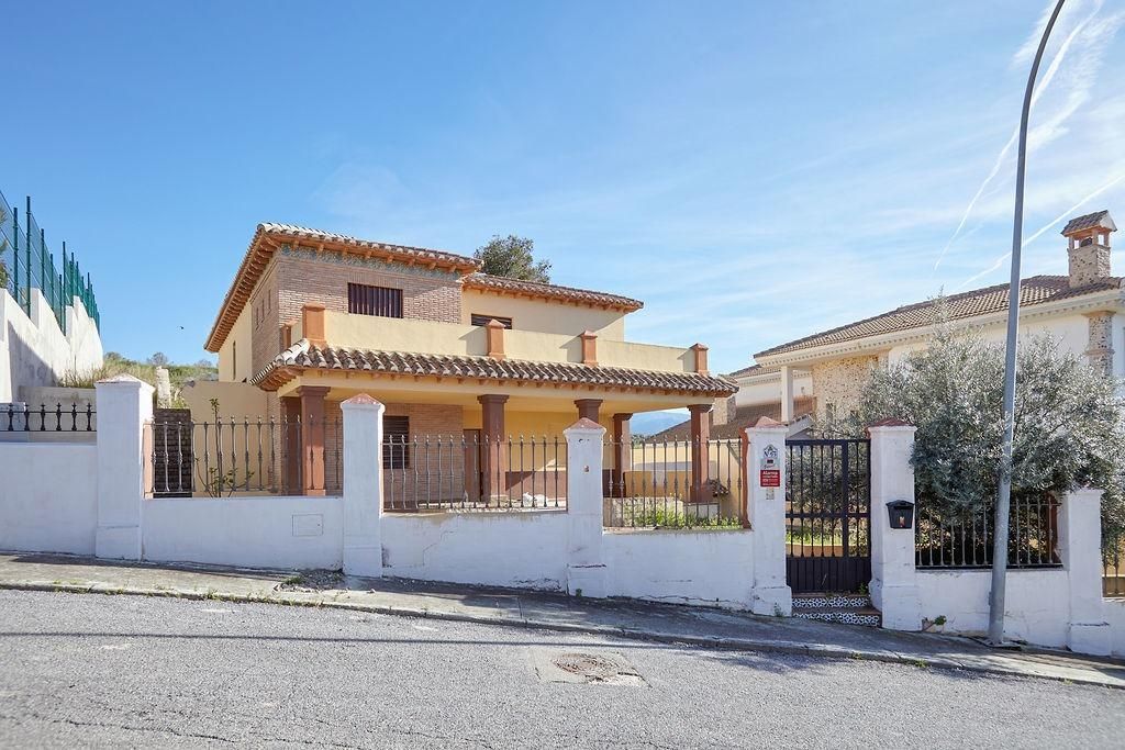 Vista exterior de Casa o chalet en venta en  Jaén Capital con Jardín privado