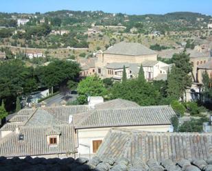 Vista exterior de Àtic de lloguer en  Toledo Capital amb Aire condicionat i Terrassa