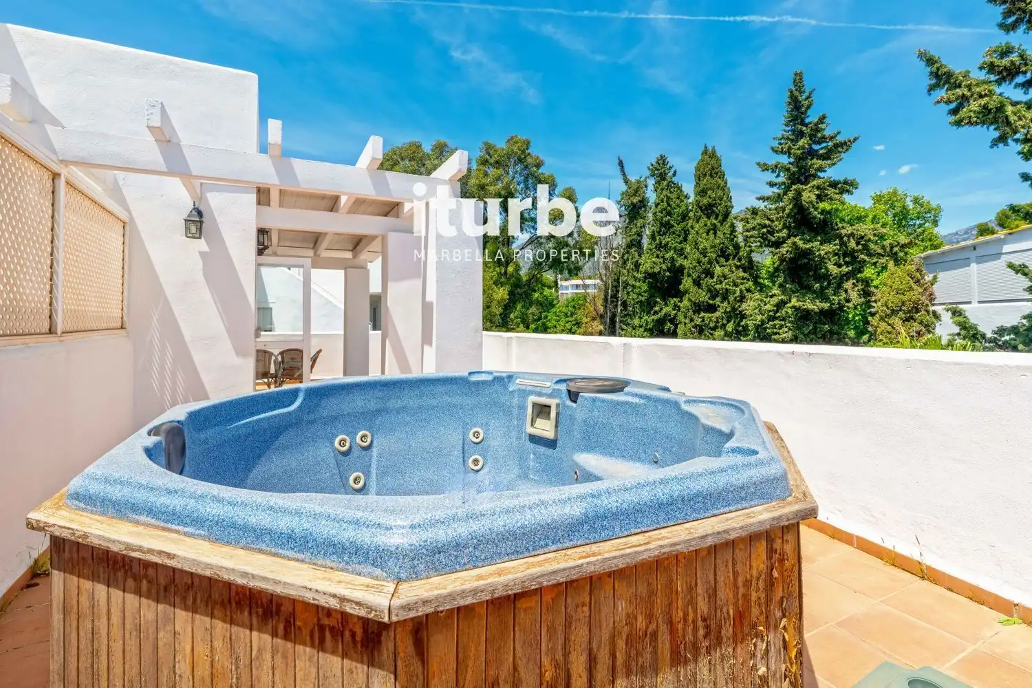 Terrasse von Maisonette zum Verkauf in Marbella mit Klimaanlage, Terrasse und Abstellraum