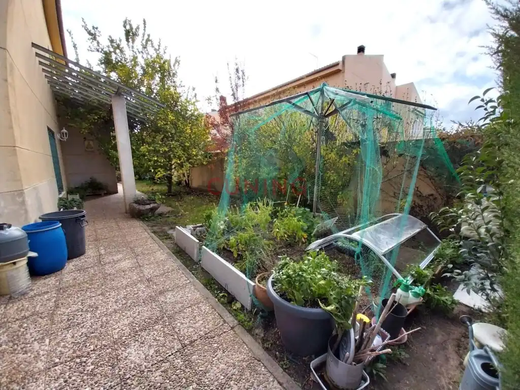 Jardí de Casa o xalet en venda en Cáceres amb Jardí privat