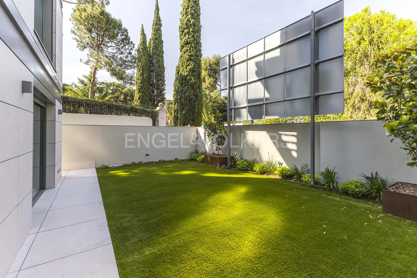 Jardín de Dúplex en venta en Madrid con Calefacción, Terraza y Trastero