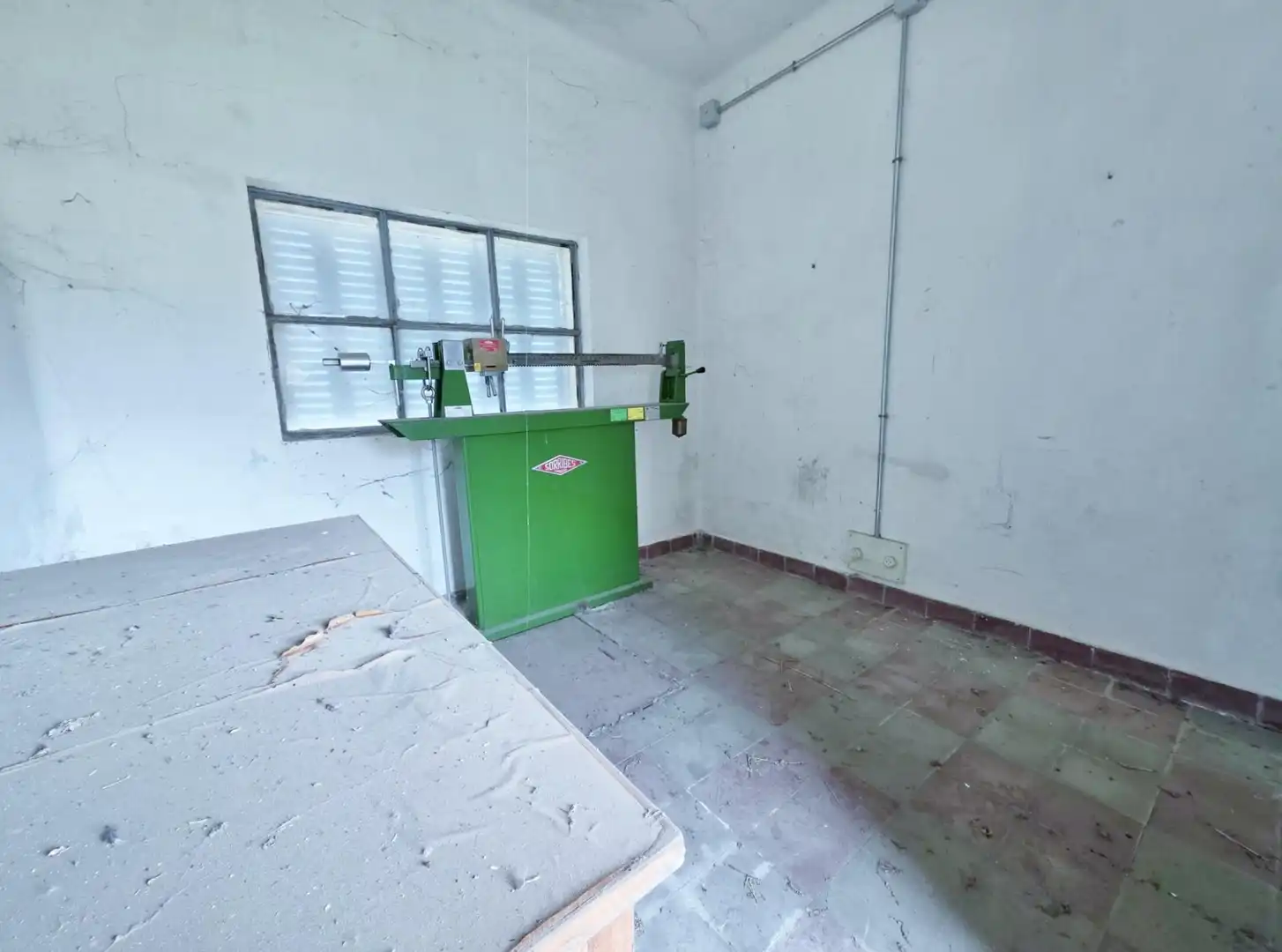 Industrial buildings for sale in Cantiveros