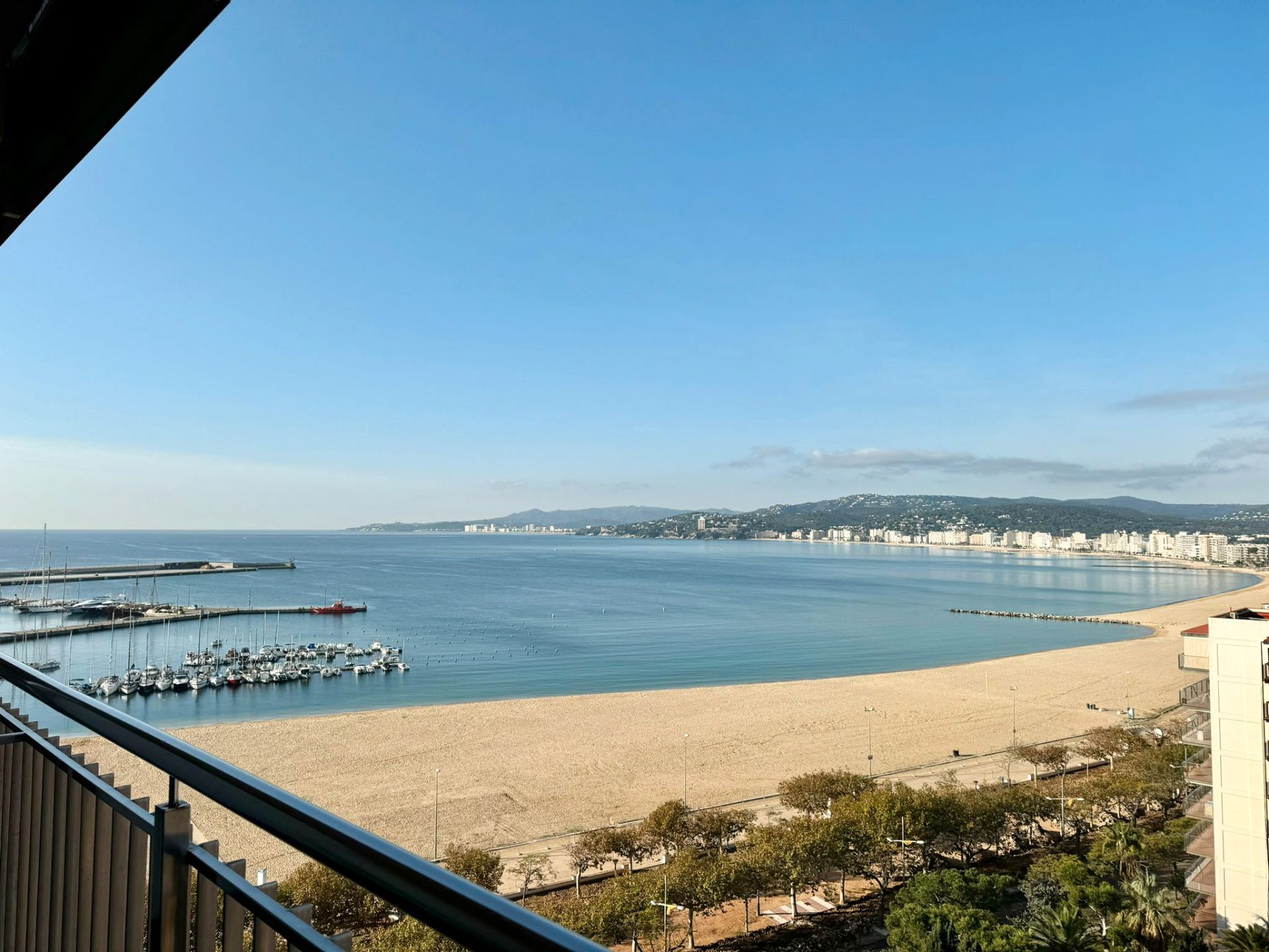 Vista exterior de Apartament de lloguer en Palamós amb Terrassa i Moblat