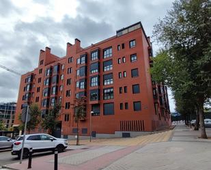 Vista exterior de Àtic de lloguer en  Madrid Capital amb Aire condicionat, Terrassa i Piscina