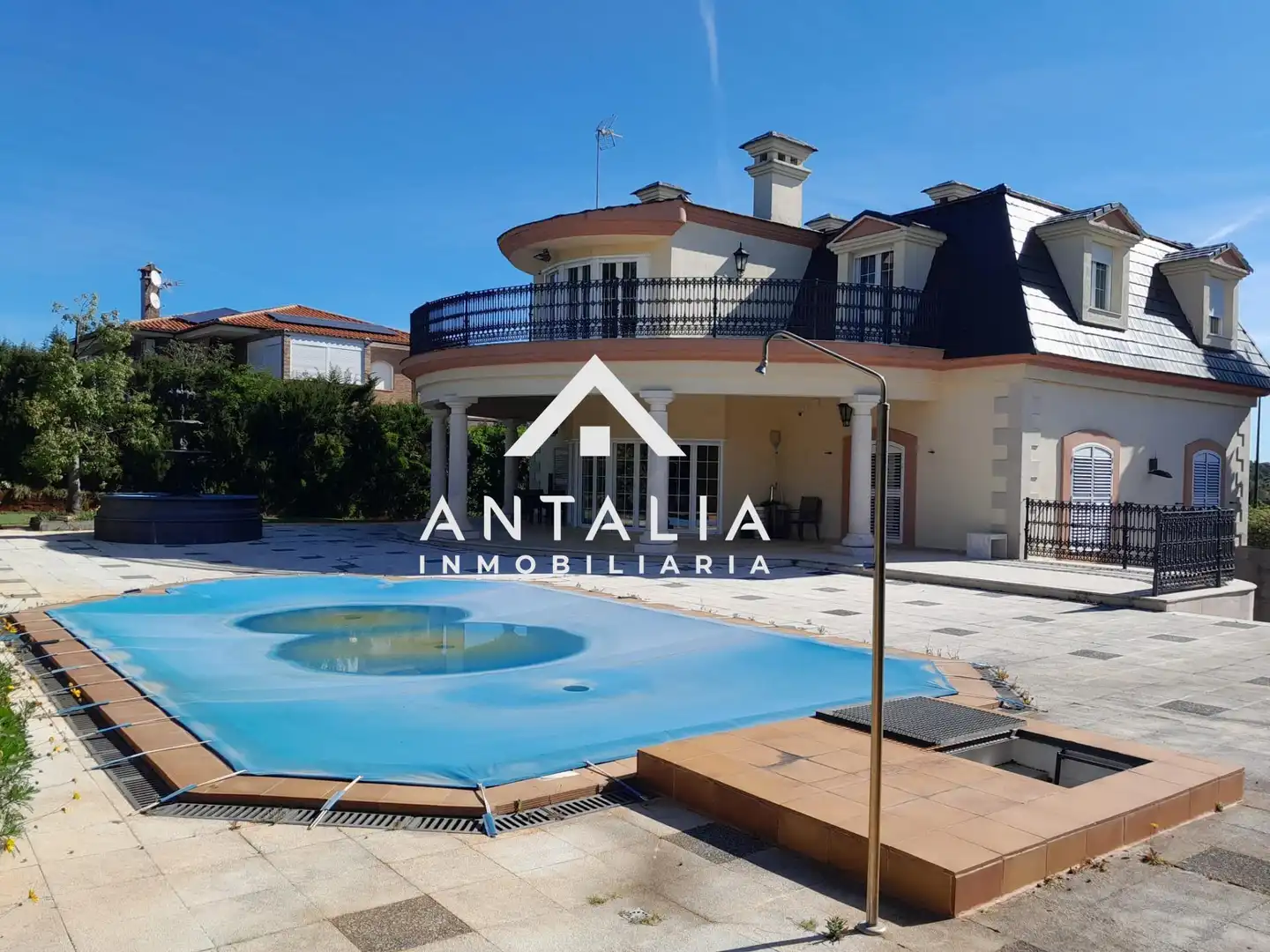 Vista exterior de Casa o xalet en venda en Cáceres amb Aire condicionat, Calefacció i Terrassa