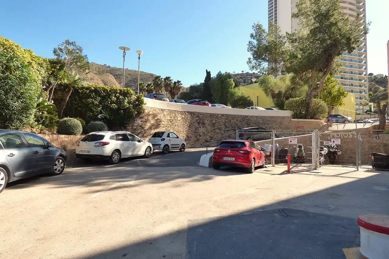 Aparcament de Apartament en venda en Benidorm amb Piscina i Piscina comunitària