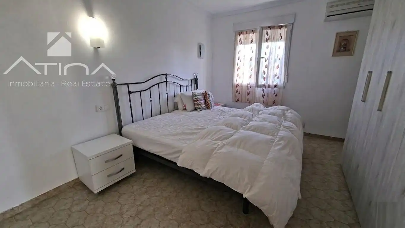 Dormitori de Casa adosada en venda en Dénia amb Aire condicionat, Calefacció i Jardí privat