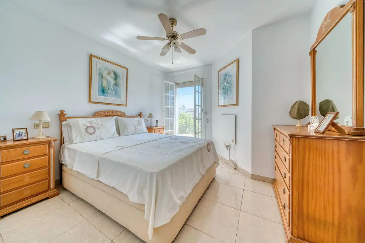 Habitación de Casa adosada en venta en Estepona con Jardín privado, Terraza y Piscina comunitaria