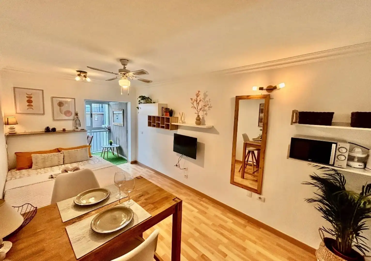 Comedor de Estudio en venta en Estepona con Aire acondicionado, Terraza y Amueblado