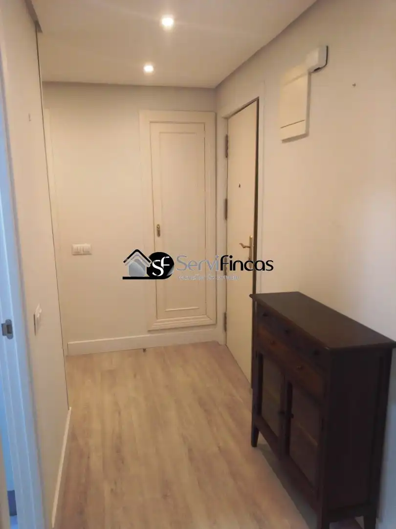 Flat for rent in Madrid  with Air Conditioner, Terrace and Furnished