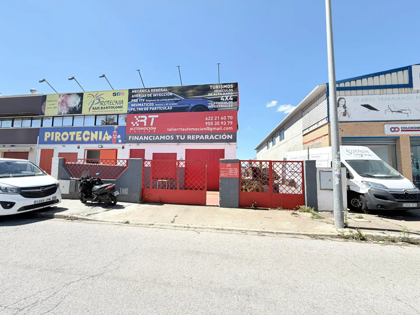 Vista exterior de Nave industrial en venta en Bollullos de la Mitación