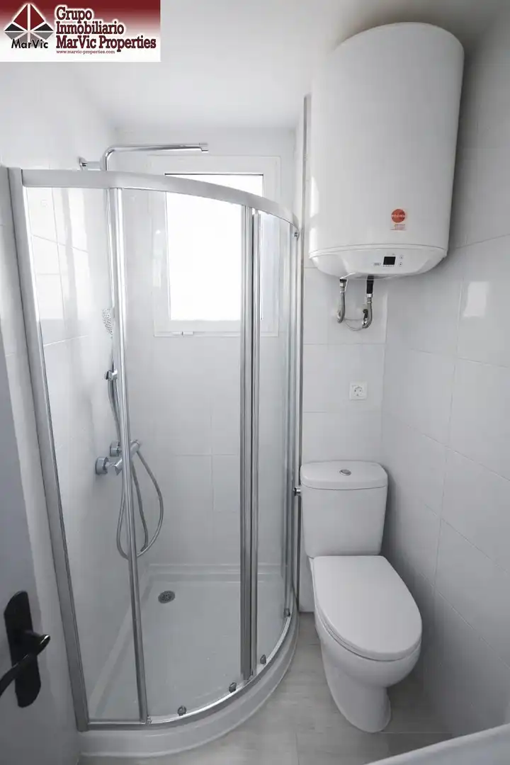 Bathroom of Study for sale in Benidorm  with Air Conditioner, Furnished and Community pool