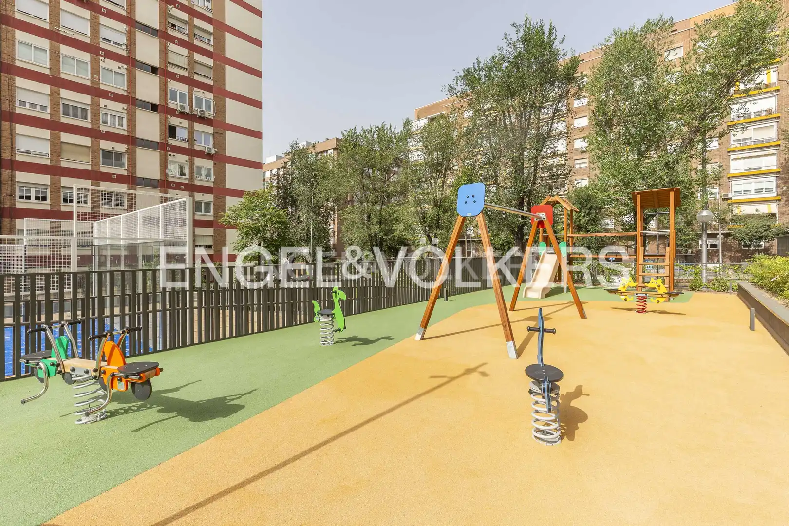 Terrasse von Wohnung zum Verkauf in Madrid mit Klimaanlage, Heizung und Privatgarten