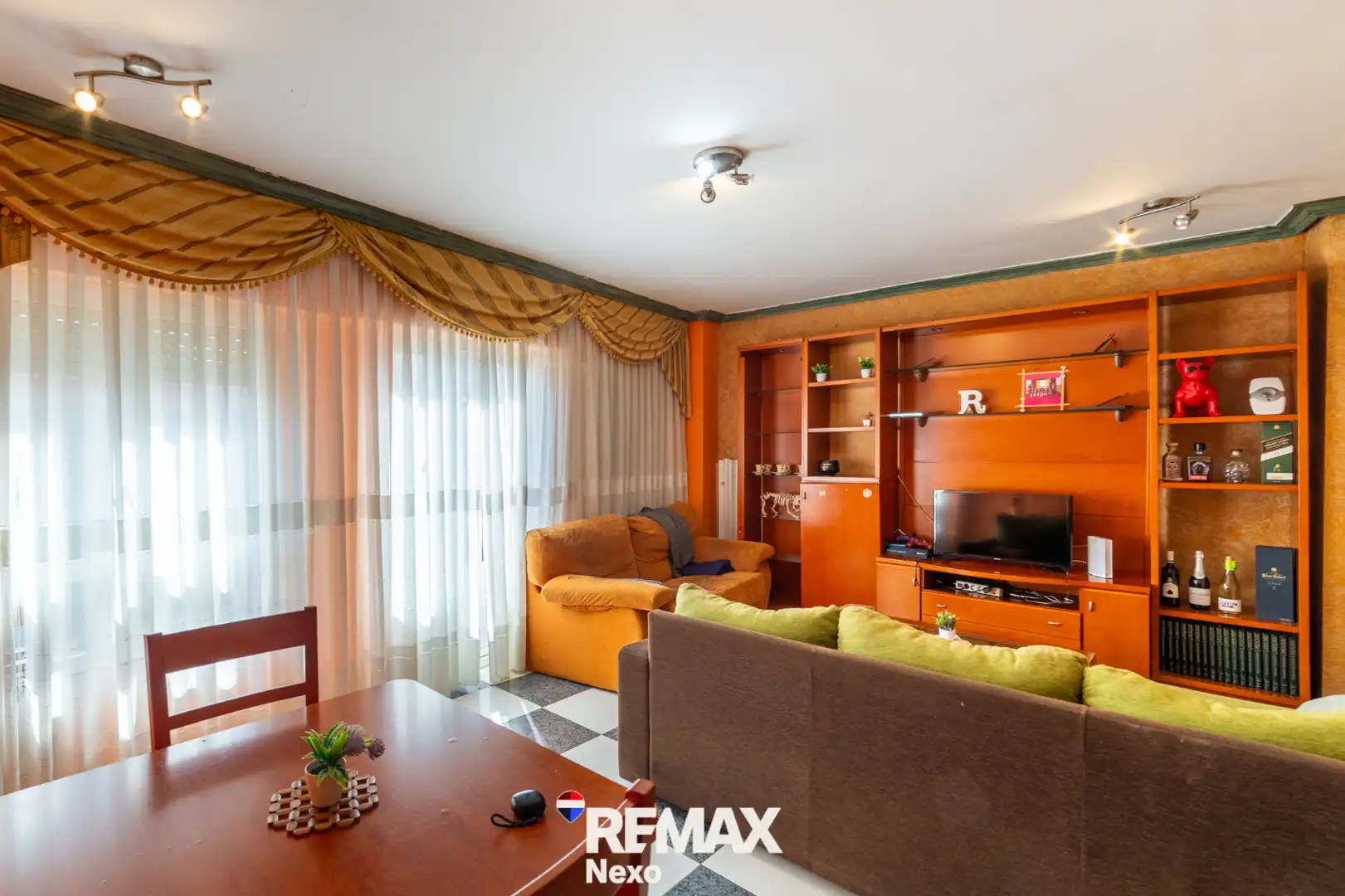 Living room of Flat for sale in Benavente  with Heating, Parquet flooring and Furnished