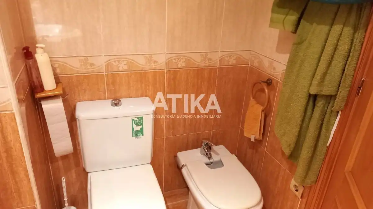 Bathroom of Flat for sale in Ontinyent  with Air Conditioner, Heating and Storage room