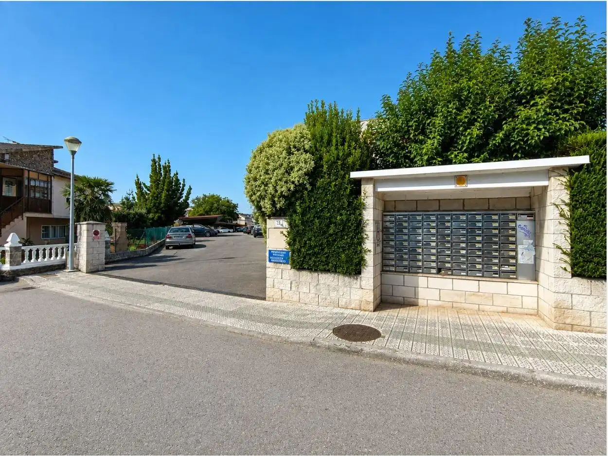 Vista exterior de Piso en venta en Piélagos con Calefacción y Balcón