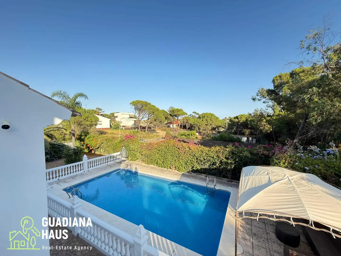 Swimming pool of Houses for sale in Isla Cristina  with Air Conditioner, Heating and Private garden