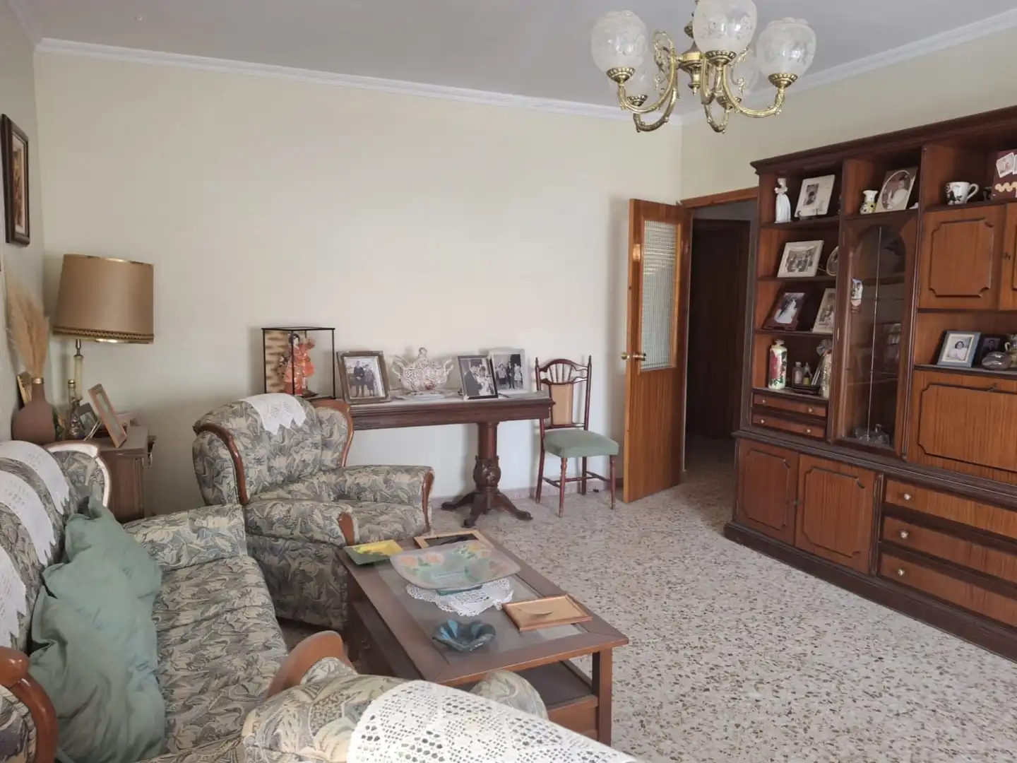 Sala de estar de Piso en venta en La Puebla de Almoradiel con Calefacción, Terraza y Amueblado