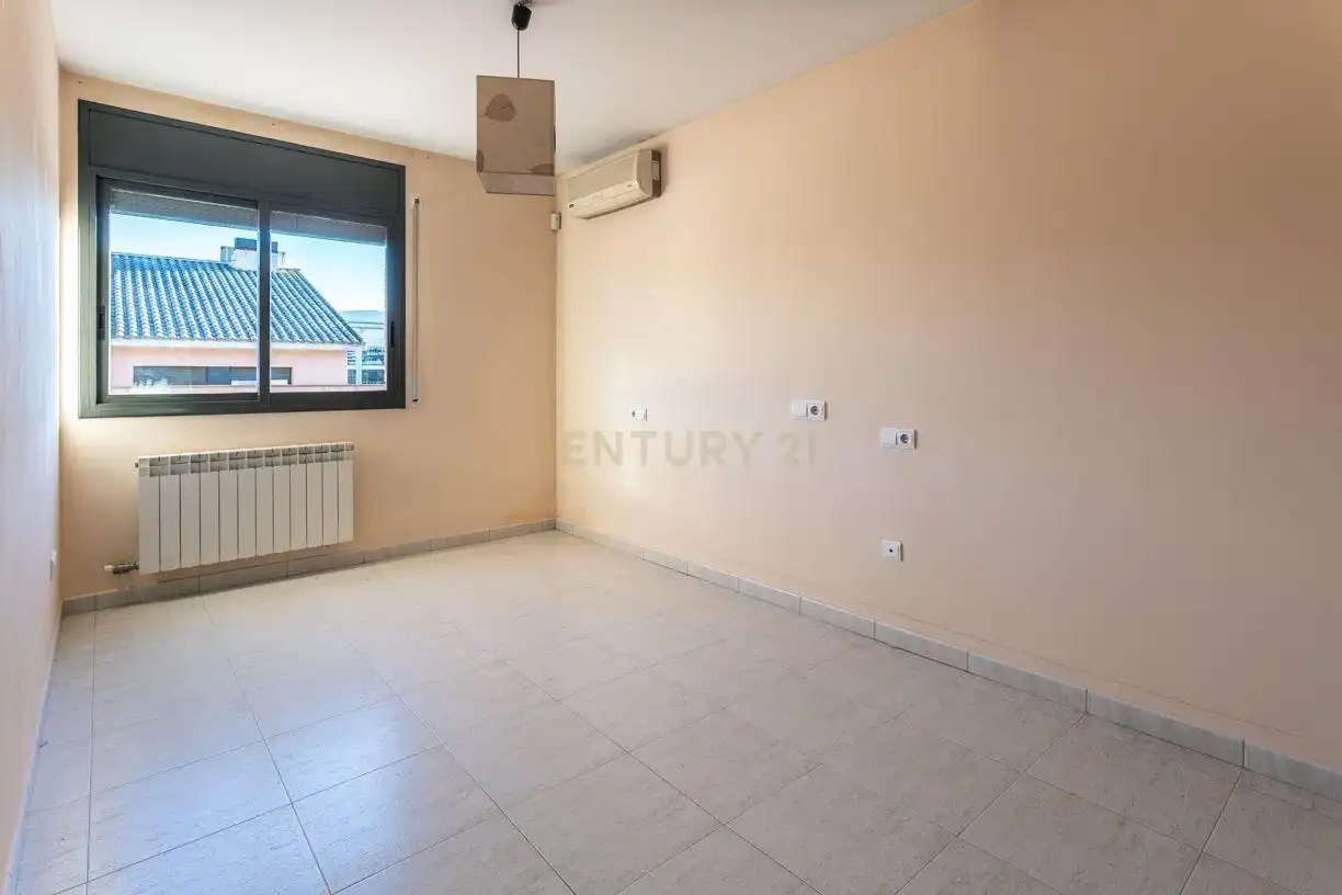 Bedroom of Flat for sale in Sant Celoni  with Air Conditioner and Storage room