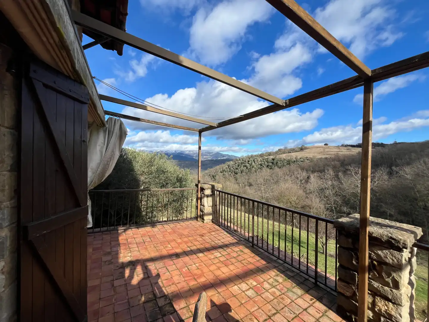 Terrassa de Finca rústica en venda en Sant Joan Les Fonts amb Aire condicionat, Calefacció i Jardí privat