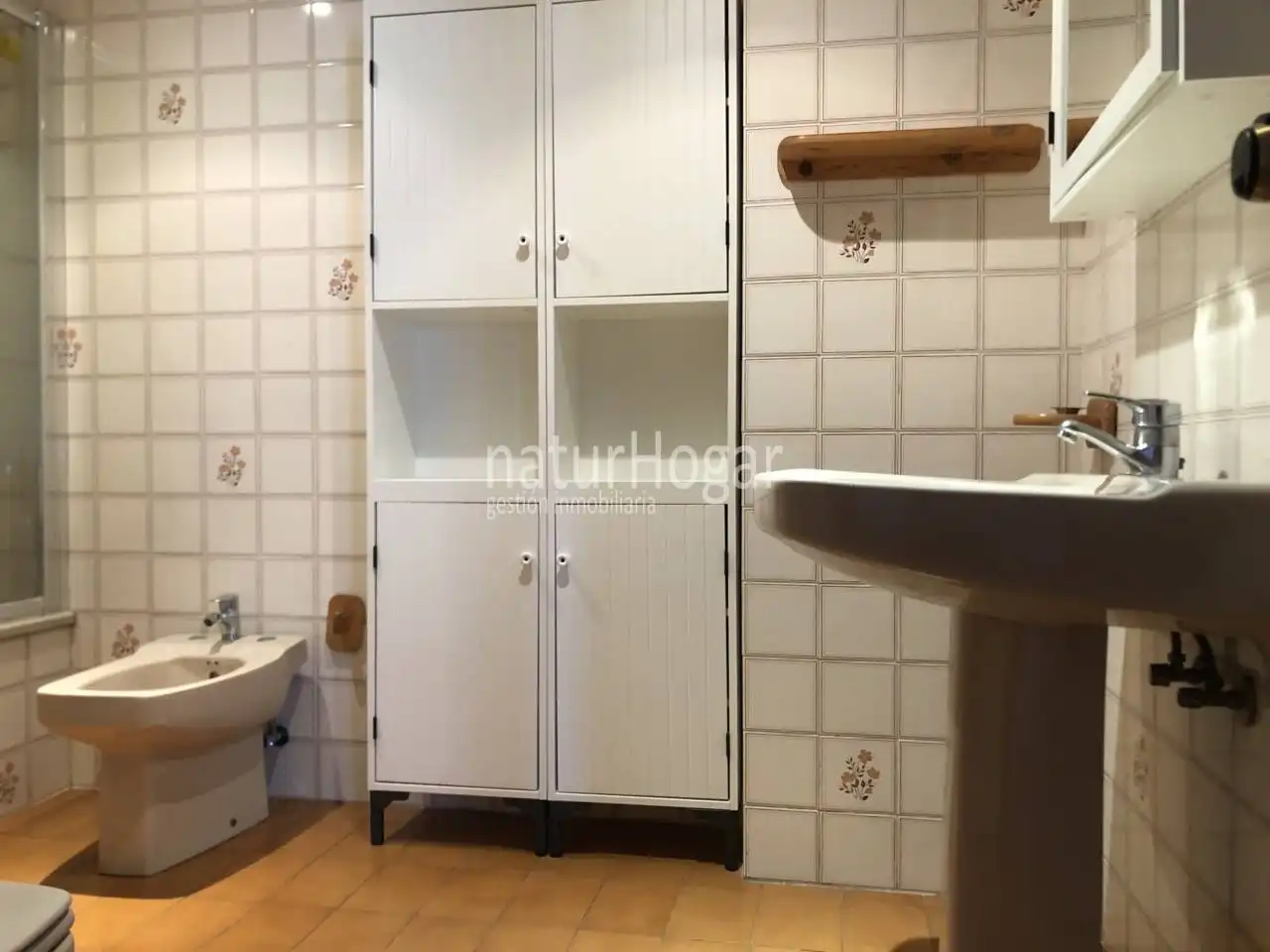 Bathroom of Flat for rent in Valencia  with Air Conditioner, Furnished and Balcony