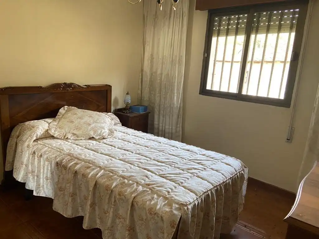 Habitación de Finca rústica en venta en Palacios del Sil con Calefacción, Terraza y Balcón