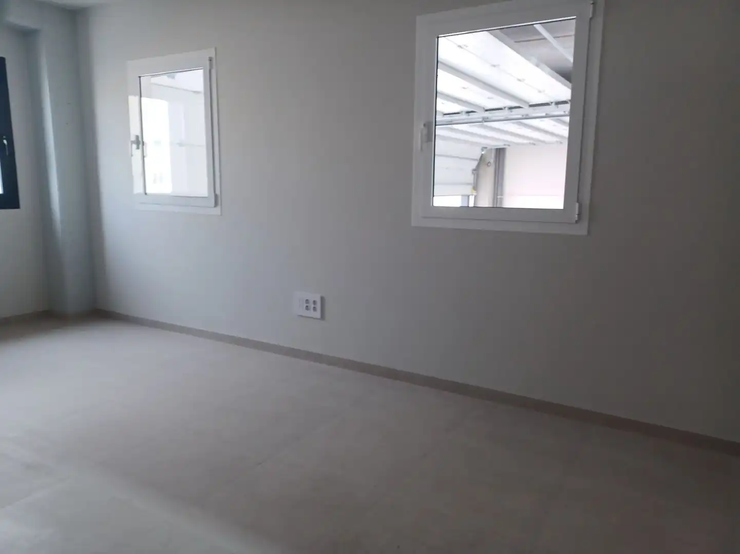 Schlafzimmer von Fabrikhallen zur Miete in Ontinyent