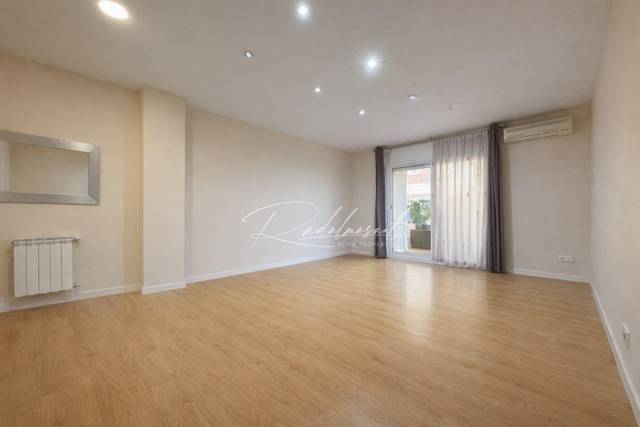 Planta baja en Venta en Carrer MERCE RODOREDA, 4 en Llevant